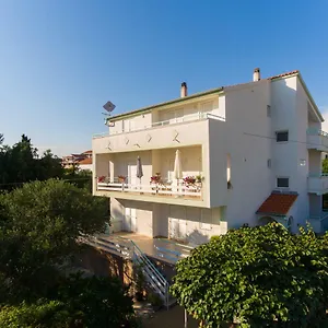 Lena Zadar